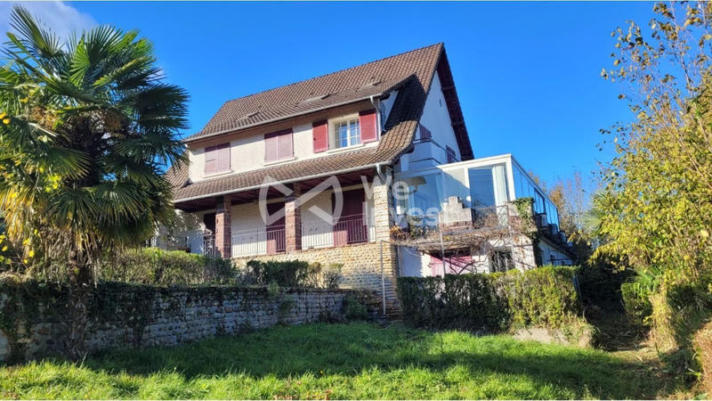 Maison - 220 m² - 7 pièces