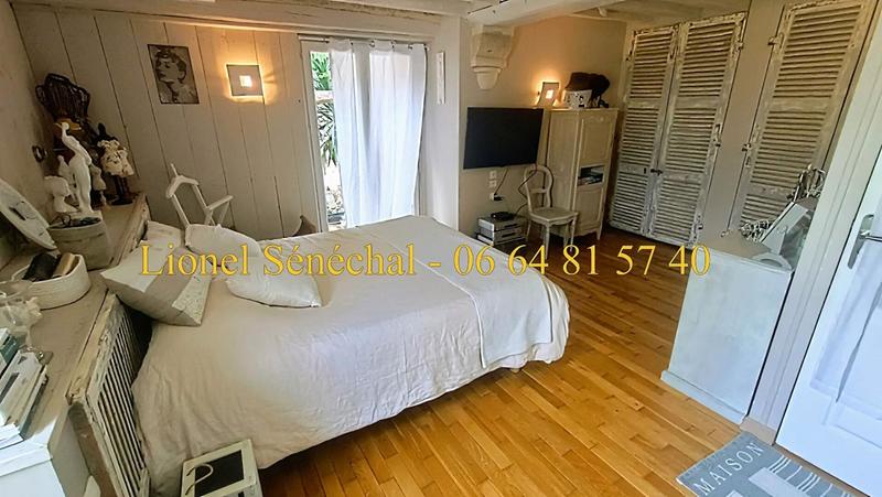 Demeure - 240 m² - 12 pièces