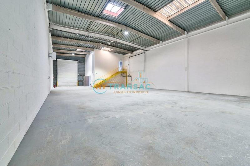 Local d'activité / Entrepôt - 322 m²