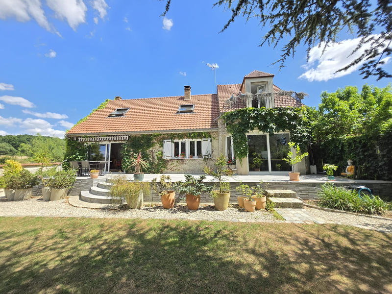 Maison - 230 m² - 9 pièces