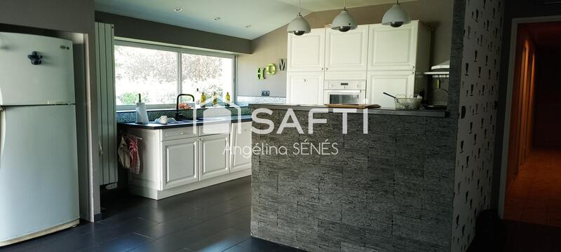 Maison - 253 m² - 10 pièces