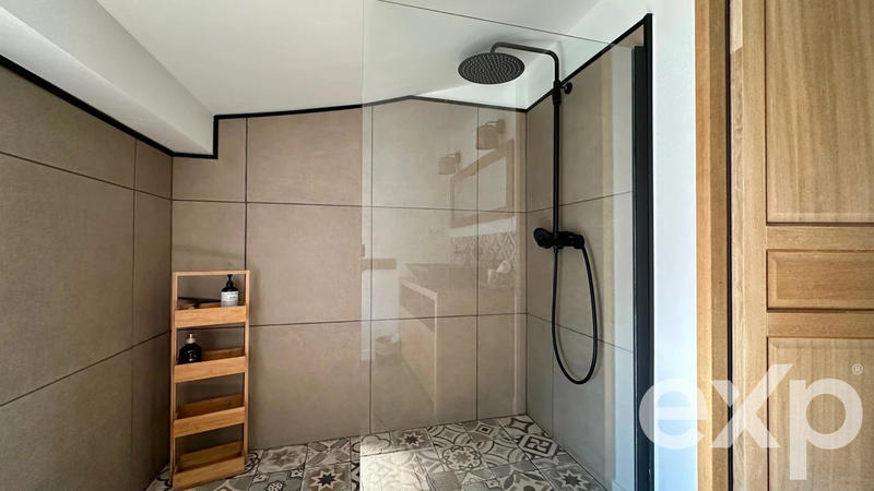 Maison - 207 m² - 9 pièces