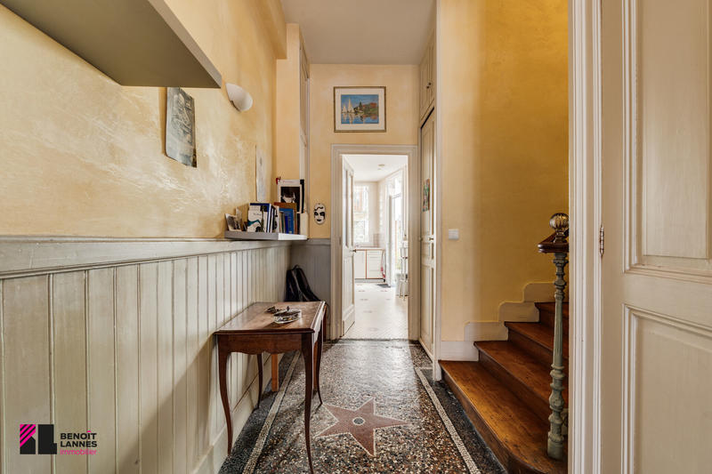 Maison - 216 m² - 8 pièces