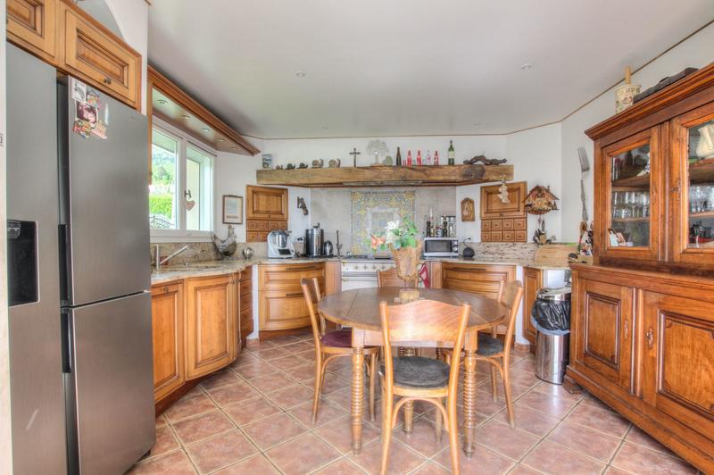 Maison - 213 m² - 5 pièces