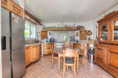 Maison - 213 m² - 5 pièces