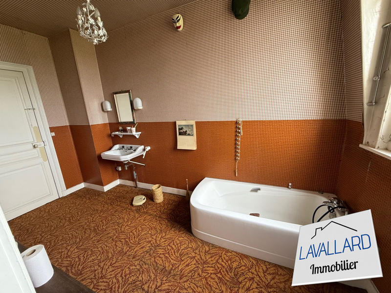 Maison - 290 m² - 8 pièces