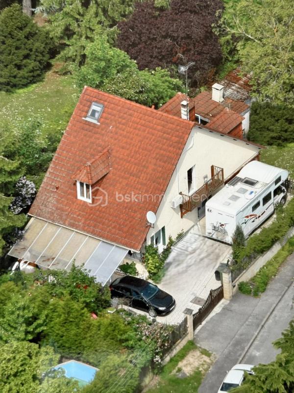 Maison traditionnelle - 166 m² - 9 pièces