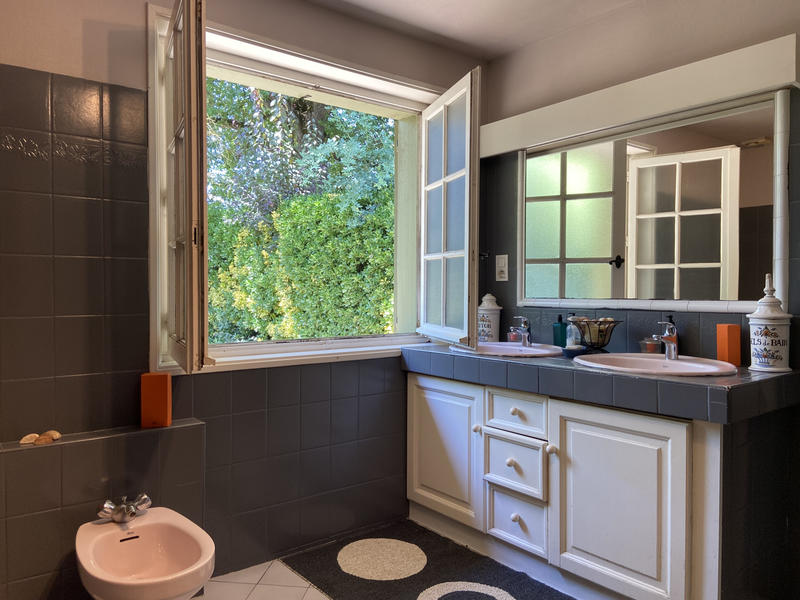 Propriété - 180 m² - 6 pièces