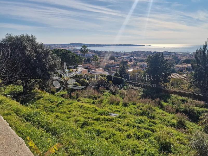 Terrain constructible - 1 393 m²