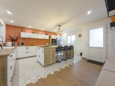 Maison - 198 m² - 6 pièces