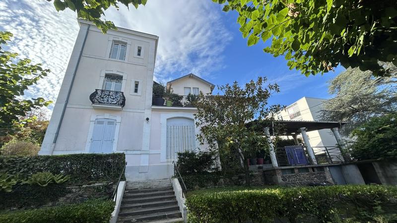 Appartement - 104 m² - 5 pièces