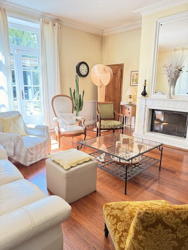 Corps de ferme - 240 m² - 8 pièces