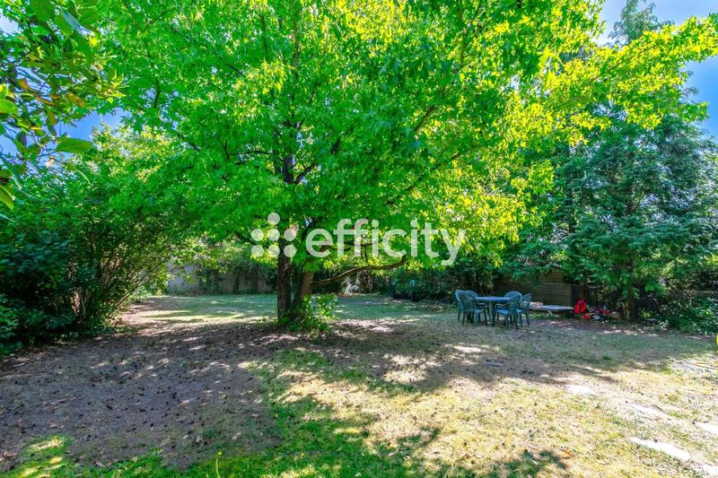 Pavillon - 223 m² - 7 pièces