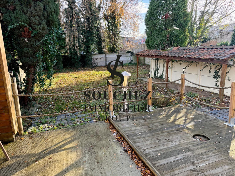 Maison - 250 m² - 8 pièces