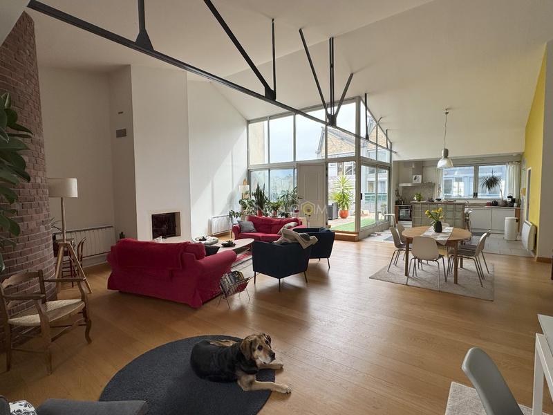 Atelier d'activités - 213 m² - 7 pièces