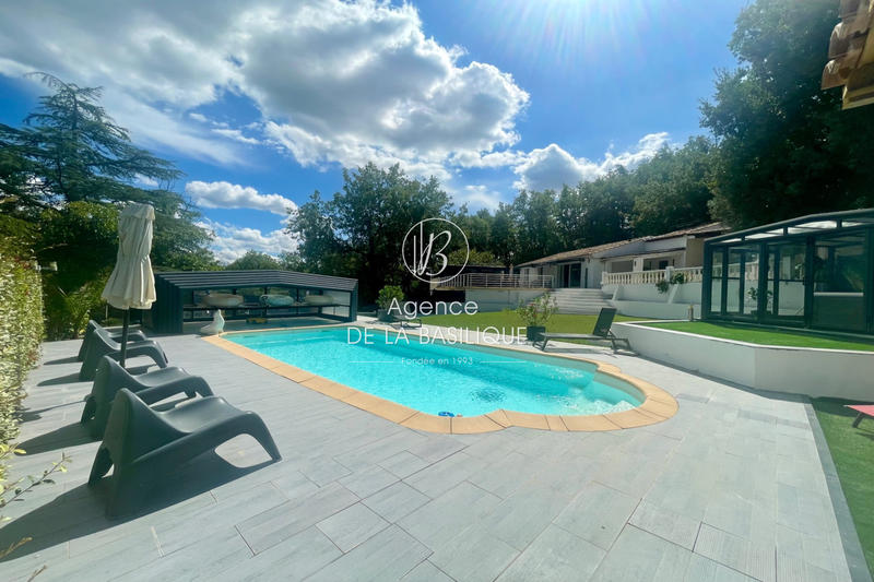 Maison - 296 m² - 4 pièces