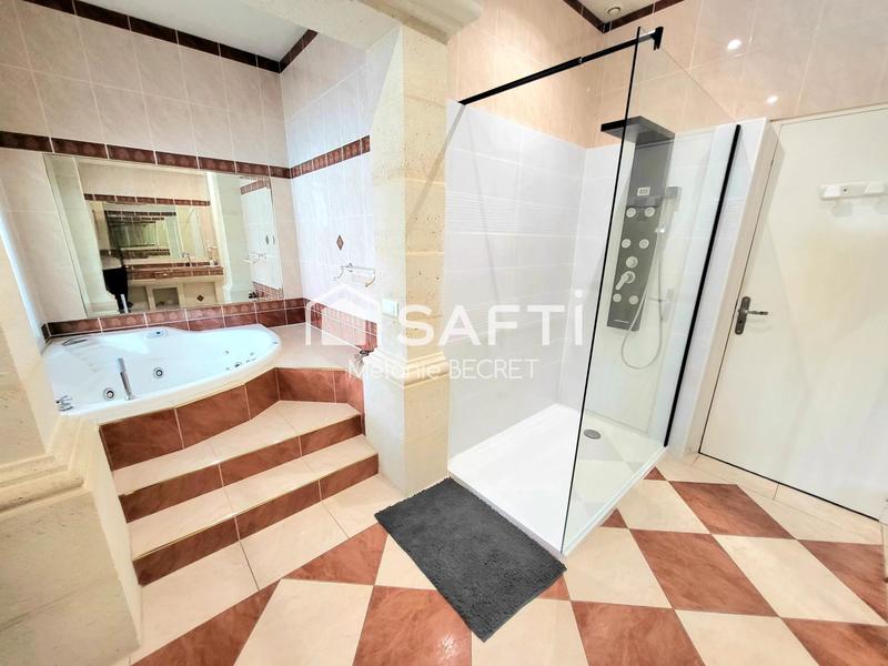 Maison - 223 m² - 8 pièces