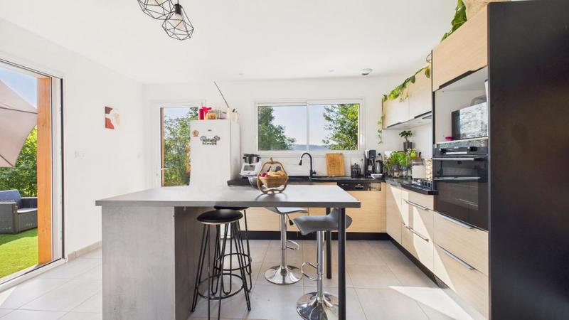 Maison - 95 m² - 4 pièces