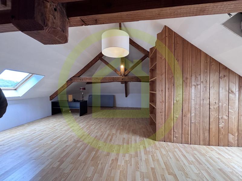 Maison - 250 m² - 7 pièces