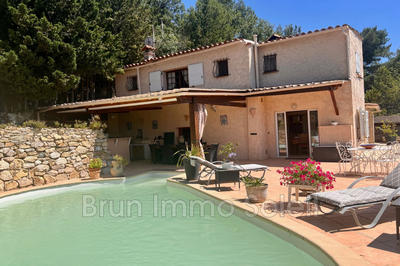 Maison - 180 m² - 6 pièces