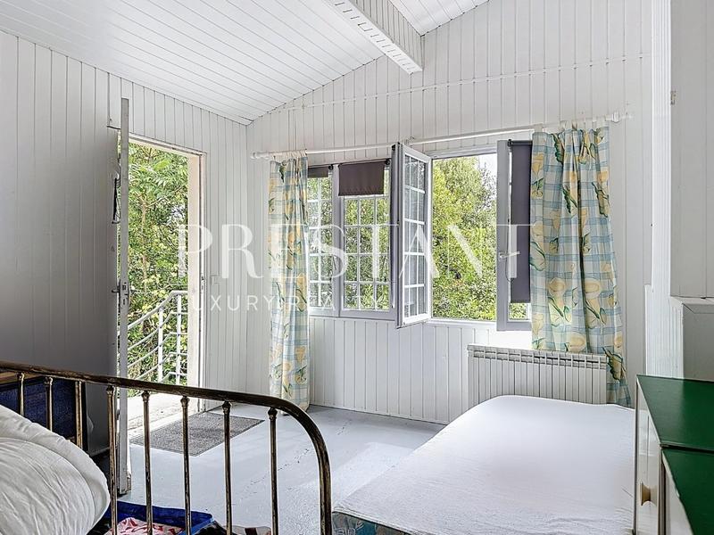 Maison - 204 m² - 8 pièces