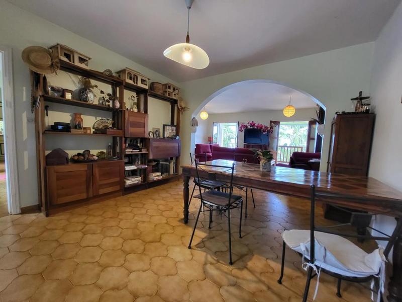 Villa - 292 m² - 9 pièces