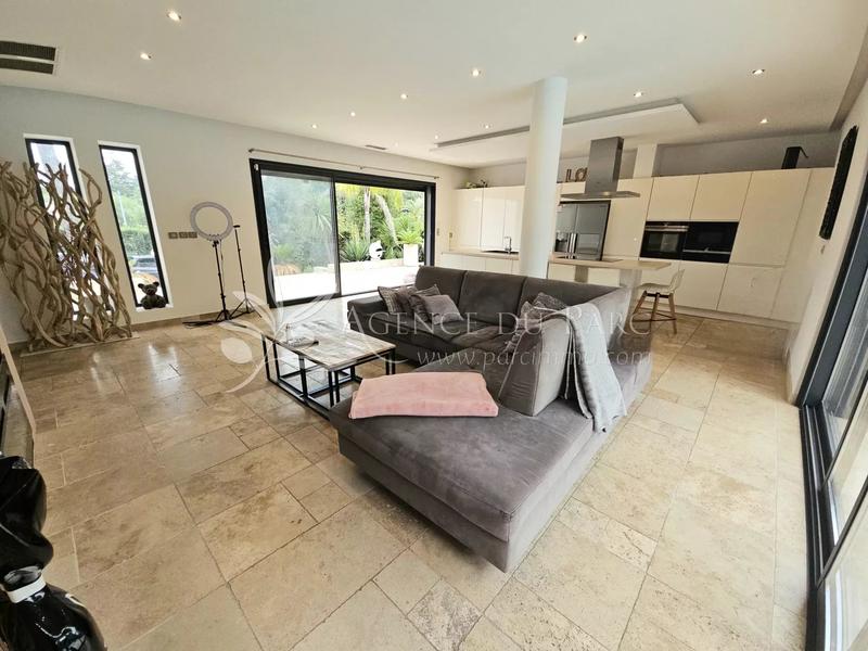 Villa - 200 m² - 5 pièces