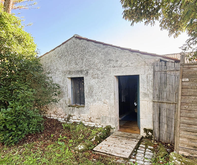 Propriété - 254 m² - 12 pièces