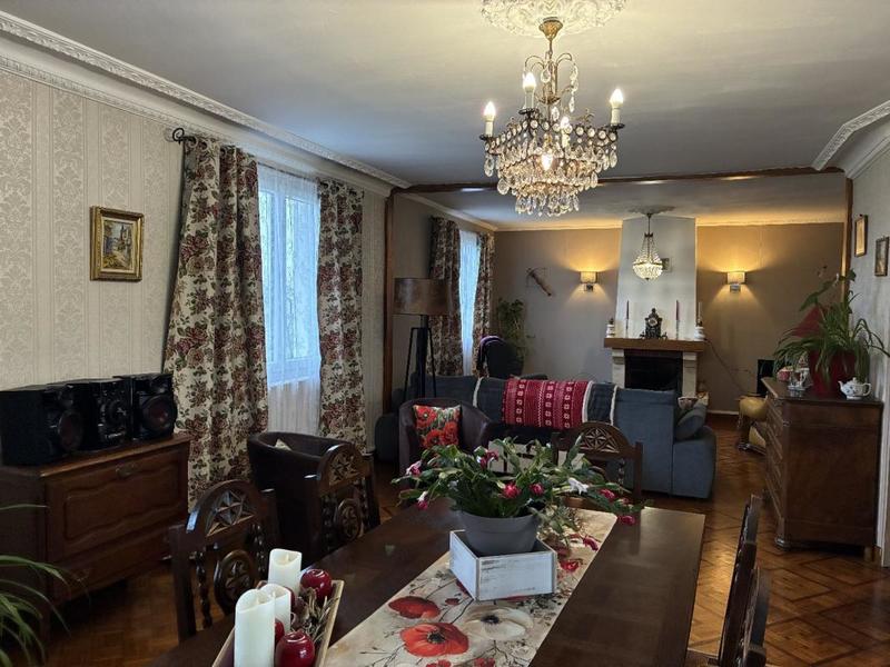 Demeure - 200 m² - 9 pièces