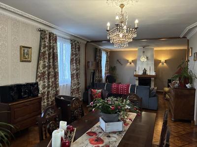 Demeure - 200 m² - 9 pièces