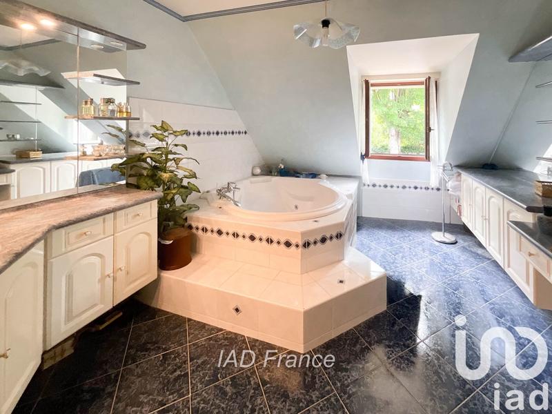 Maison - 232 m² - 9 pièces