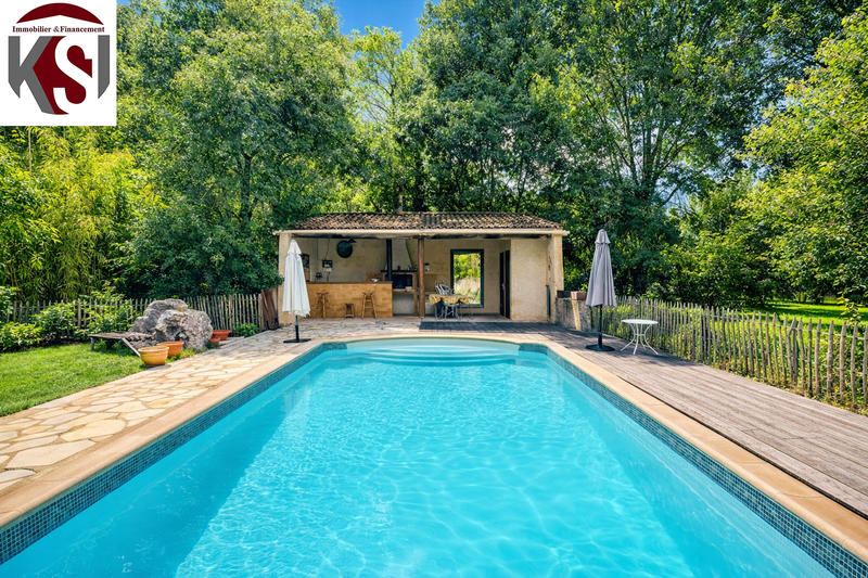 Maison - 240 m² - 8 pièces