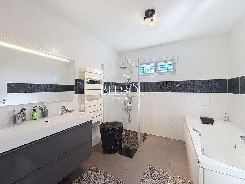 Maison contemporaine - 128 m² - 5 pièces