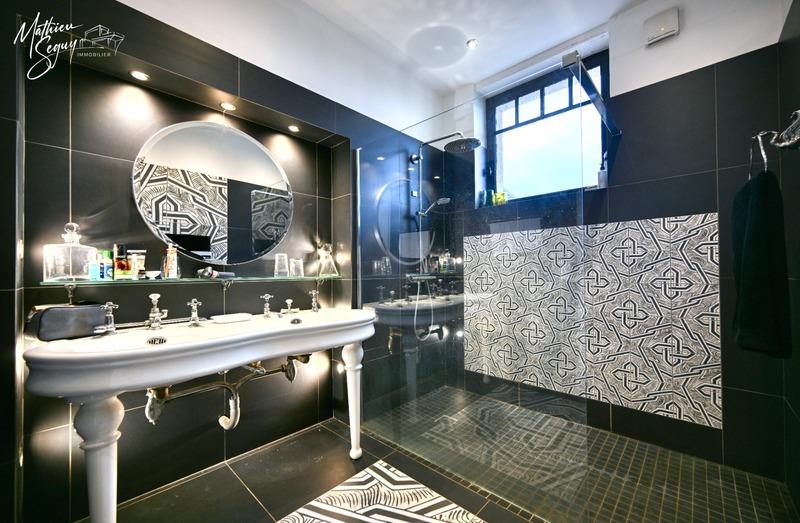 Propriété - 525 m² - 13 pièces