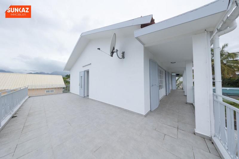 Appartement - 90 m² - 3 pièces