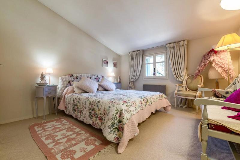 Propriété - 330 m² - 11 pièces