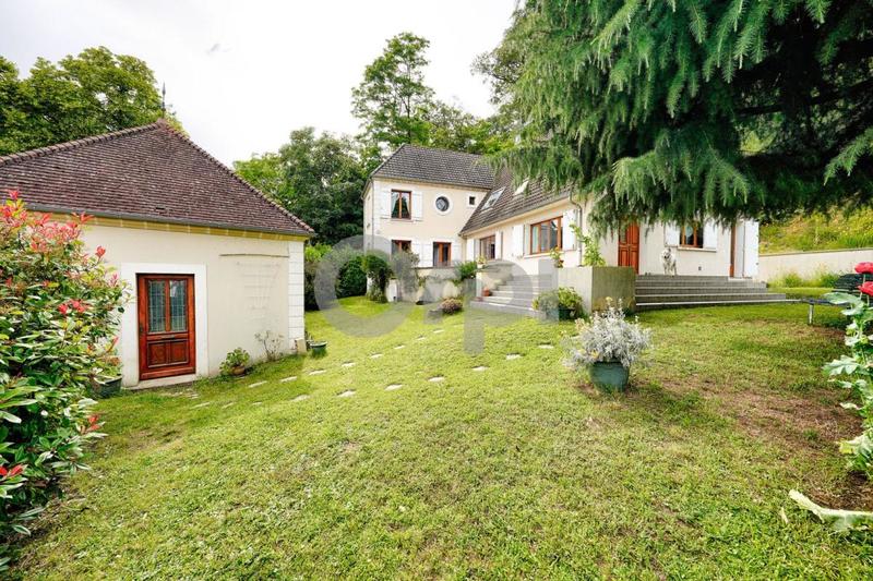 Maison - 202 m² - 7 pièces