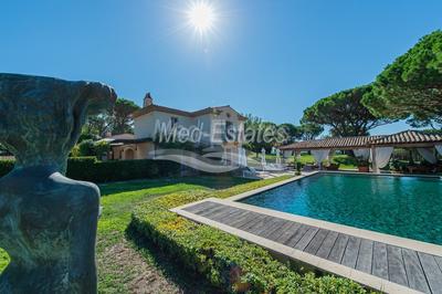 Propriété - 438 m² - 18 pièces