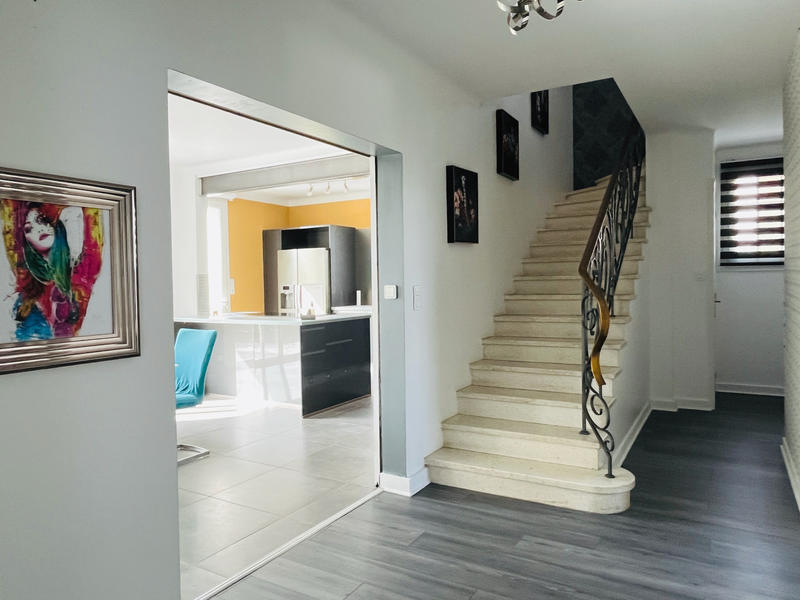 Maison - 196 m² - 9 pièces