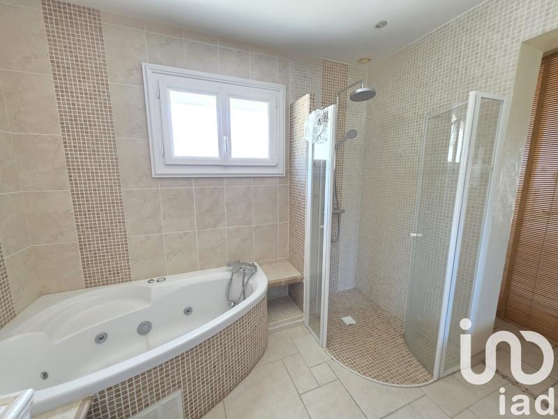 Maison - 215 m² - 8 pièces