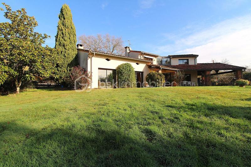 Demeure - 190 m² - 5 pièces