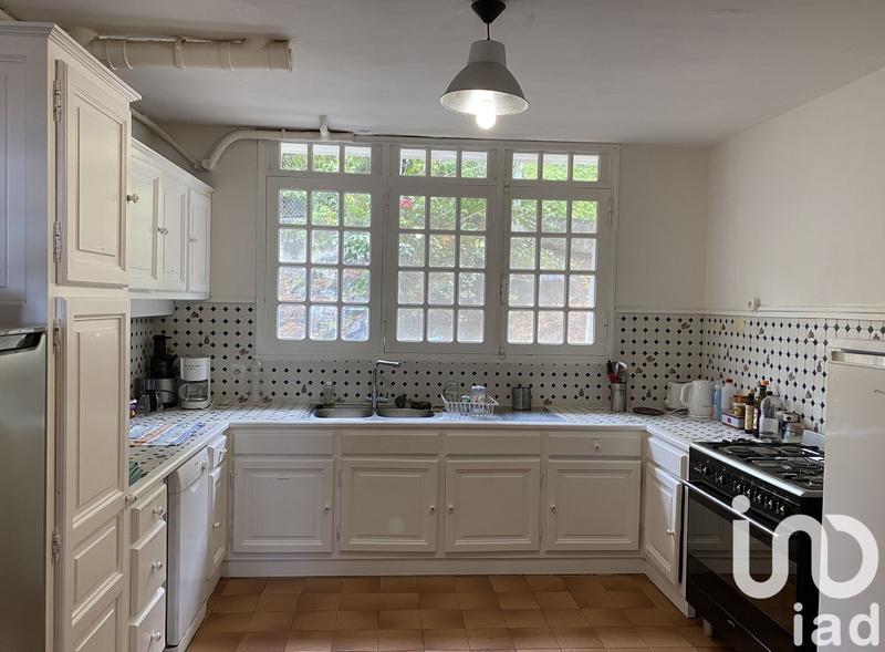 Maison - 247 m² - 10 pièces