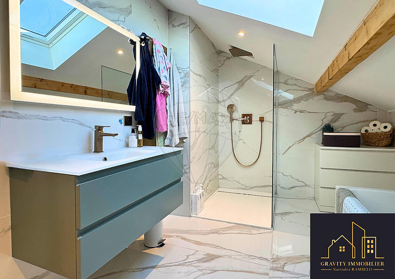 Maison - 190 m² - 6 pièces