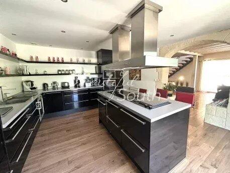 Villa - 200 m² - 7 pièces