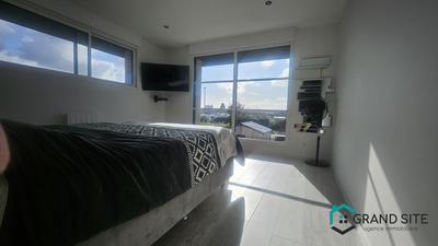 Maison - 200 m² - 8 pièces