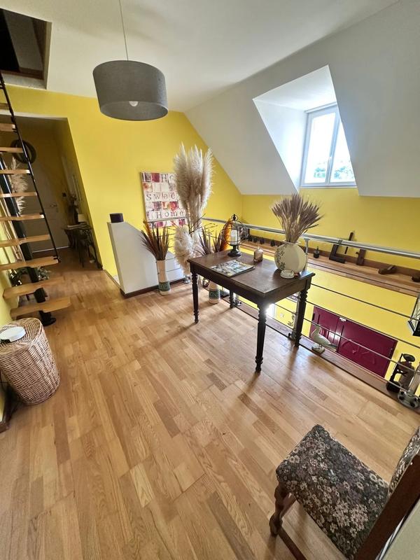 Maison - 275 m² - 9 pièces