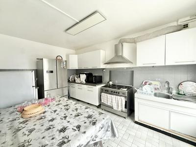 Maison - 180 m² - 8 pièces