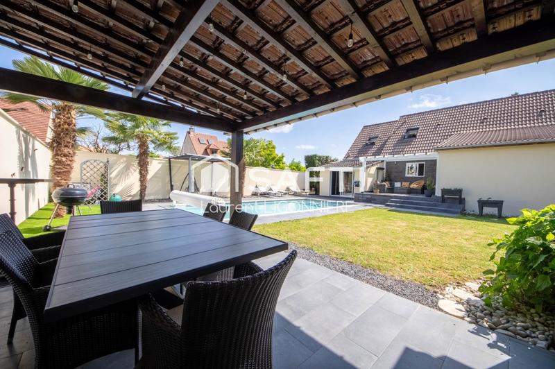 Maison - 208 m² - 7 pièces