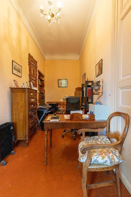 Appartement - 270 m² - 6 pièces