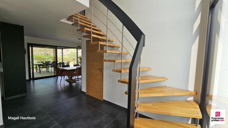 Demeure - 283 m² - 11 pièces